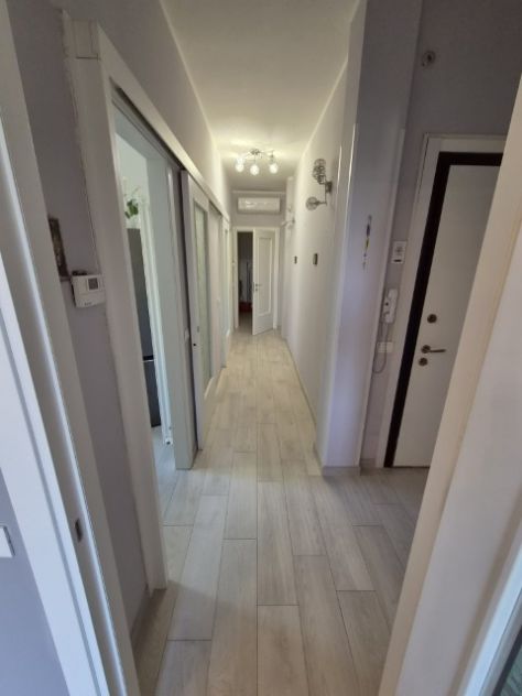 APPARTAMENTO TOTALMENTE RISTRUTTURATO E FINEMENTE ARREDATO - Foto 5