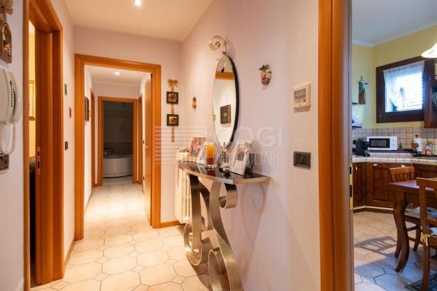 Elegante appartamento indipendente con giardino privato e ampio garage - Foto 4