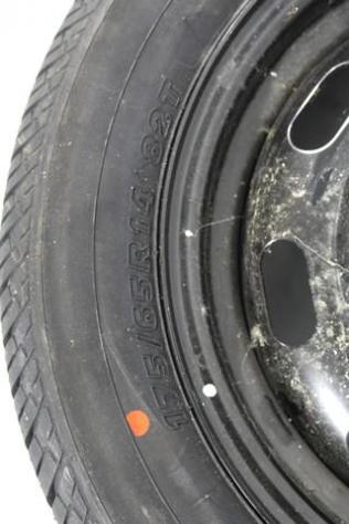 K9965G75540 RUOTA DI SCORTA KUMHO 175/65 R14 82T KIA RIO 1.3 60KW 5P B 5M (2004) RICAMBIO USATO CON CERCHIO IN FERRO DA 14 POLLICI 4 FORI T14X5,5JJ IN - Foto 4