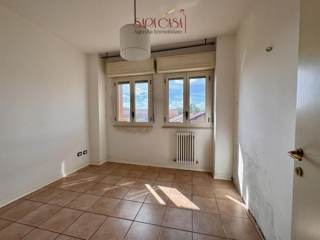 Luminoso appartamento con due camere, terrazzo e garage - Foto 14