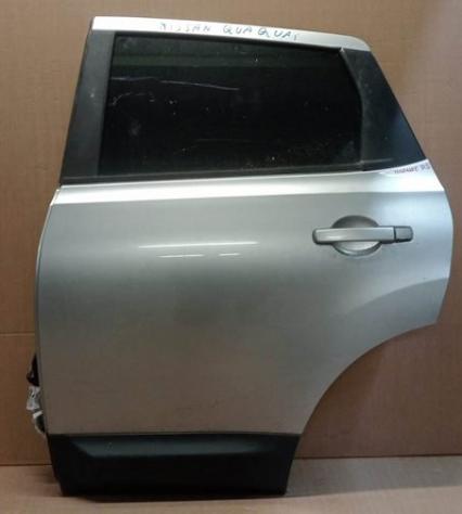 PORTA POST.S. ARGENTO C/ALZ. E SERR. VETRO SCURO MONT. 31.5 999-U1293558 Carrozzeria  Lamierati esterni  Porte  Porta post. sx. NISSAN - QASHQAI - 01-
