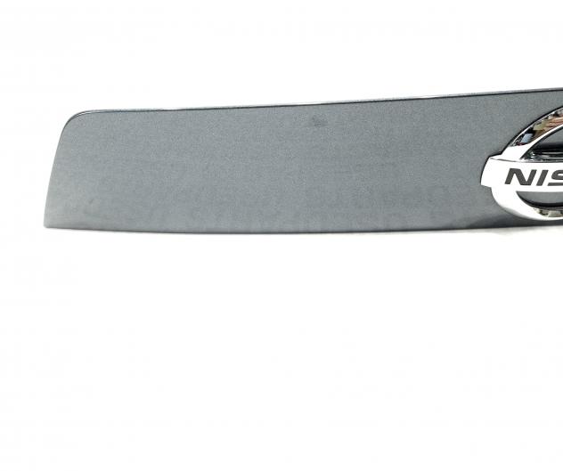 MANIGLIONE POSTERIORE CON LOGO SENZA LUCI NISSAN Micra Serie (K14) 90810-5FA0A (17) - Foto 3
