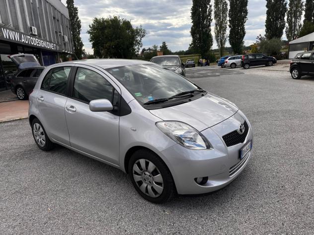 Toyota Yaris 1.3 5 porte - Foto 2