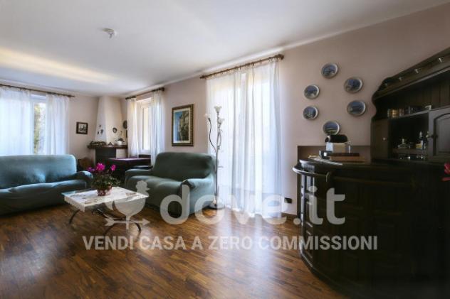 Villa di 244 m² con 5 locali e posto auto in vendita a Laveno-Mombello - Foto 2