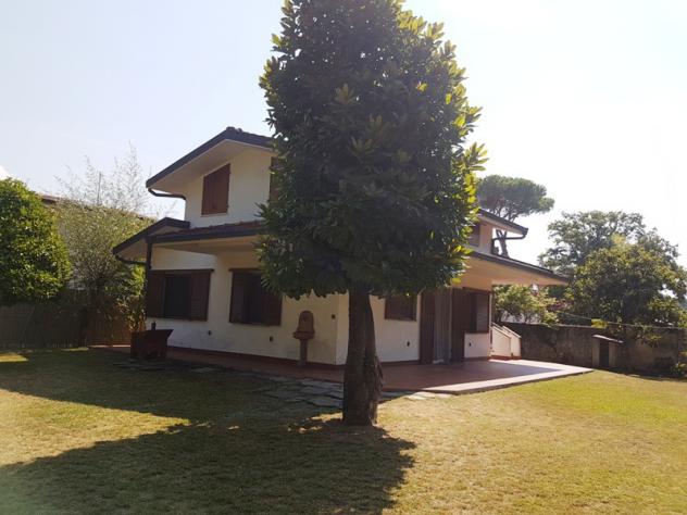 POVEROMO, vicino al Cinquale, vendesi villetta singola con ampio giardino. L'immobile è situato vicino al mare e si compone internamente di soggiorno - Foto 3