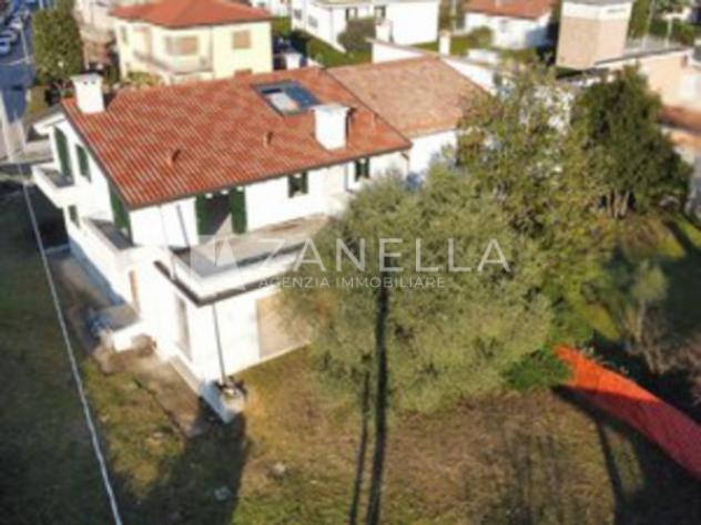 Villa di 450 m² con più di 5 locali e box auto doppio in vendita a Castelfranco Veneto