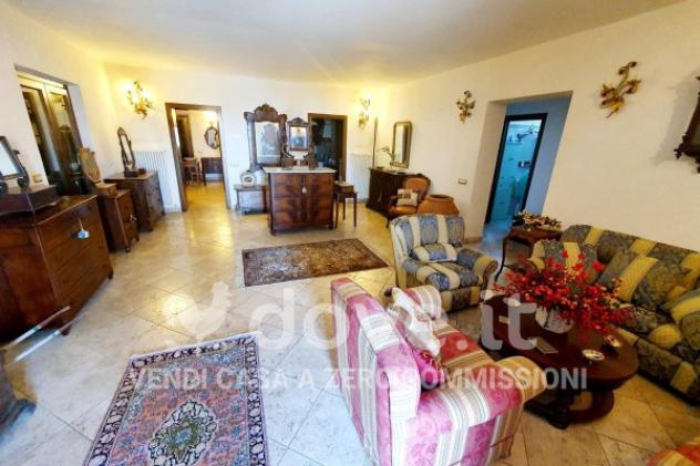 Rustico / Casale di 1050 m² con più di 5 locali e posto auto in vendita a Montepulciano - Foto 12