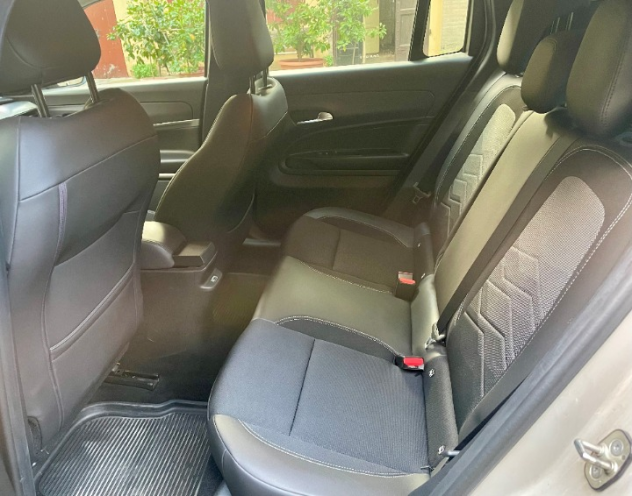 Jeep Avenger Altitude 1.2 100 CV | Navi | JBL - Foto 10
