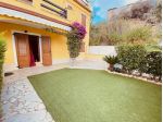 Il tuo angolo di paradiso: appartamento con giardino e piscina in residence