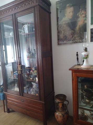 Vetrina di legno con ante a vetro - Foto 2