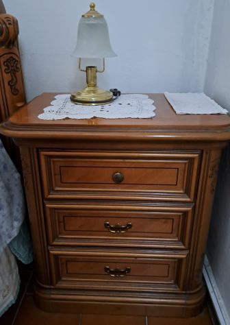 LETTO MATRIMONIALE IN LEGNO CON 2 COMODINI IN LEGNO - Foto 4