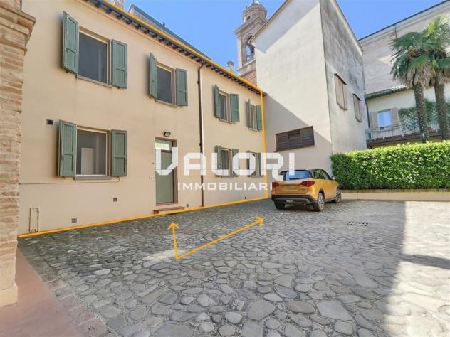 CENTRALISSIMO APPARTAMENTO INDIPENDENTE TERRA/CIELO CON CANTINA E POSTO AUTO - Foto 2