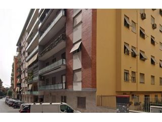 Locasi Luminosa Camera con Ogni Servizio