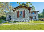 Villa di 381 m² con più di 5 locali e box auto in vendita a Grone