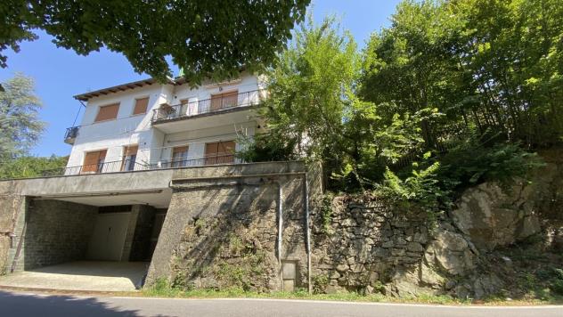 Pentalocale in vendita a Urbe