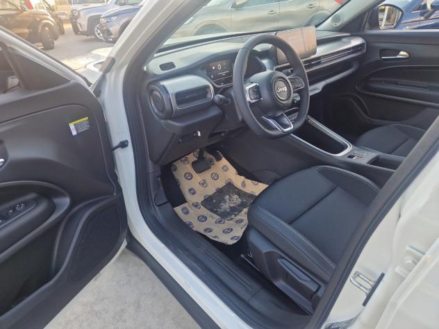 Jeep Avenger e-Hybrid 1.2 MHEV e-Hybrid Turbo Altitude - Foto 10