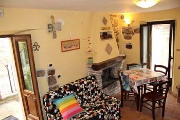 Baschi - vendesi grazioso appartamentino ristrutturato al piano rialzato nel borgo di Baschi