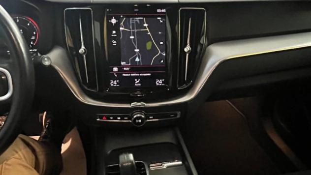 VOLVO XC60 B4 (d) AWD Geartronic Momentum rif. 24093370 - Foto 10
