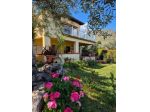 Villa panoramica a schiera con due unità abitative