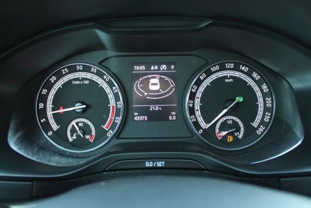 Škoda Karoq 1.6 TDI SCR DSG Executive - Foto 10