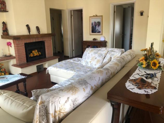 Lido di Camaiore, appartamento di 100mq, a circa 400 metri dal pontile, in ottimo stato e ben rifinito al 1° piano di 2 con POSTO AUTO. Ingresso in am - Foto 2