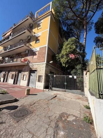 Alessandrino - Via Luca Ghini negozio su due livelli - Foto 9