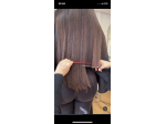 Ragazza capelli lunghissimi