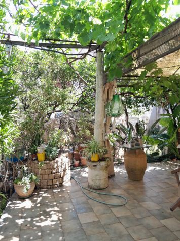 Splendida Villa Indipendente con Giardino, Terrazzo e Dependance – Venduta Arred - Foto 7