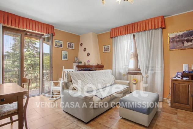 Appartamento di 90 m² con 3 locali e box auto in vendita a Caravate