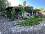 Annesso agricolo ristrutturato con terreno e vista panoramica sul Lago di B &hellip;