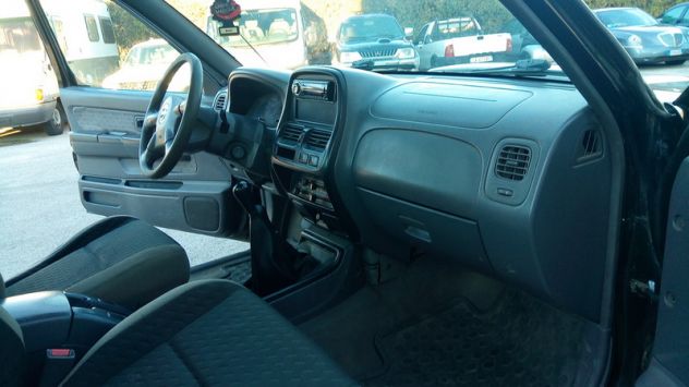 Nissan Navara (D22) 2.5 TD 130CV 4WD Cabina Singola - Foto 9