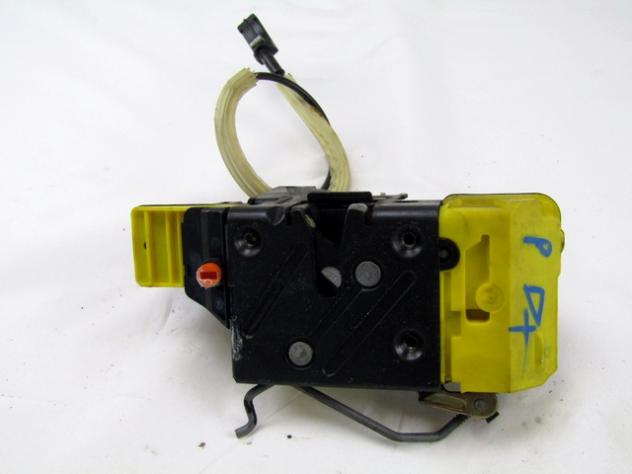 30634624 CHIUSURA SERRATURA PORTA POSTERIORE DESTRA VOLVO V70 SW 2.4 D 120KW AUT 5P (2004) RICAMBIO USATO