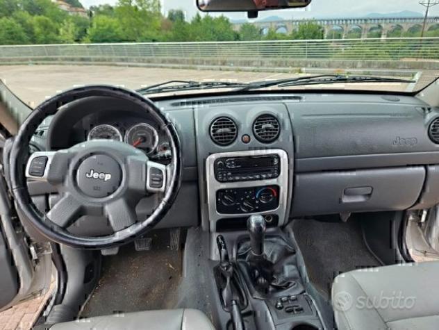 Jeep Cherokee valutiamo usato /scambio - Foto 8