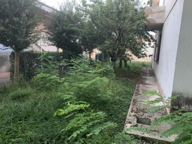 Villa di 250 m² con 5 locali e box auto doppio in vendita a Novi di Modena - Foto 2