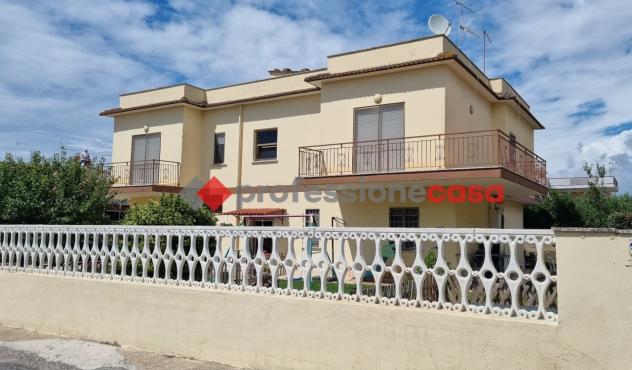 casa indipendente in vendita a Pomezia in zona Torvaianica