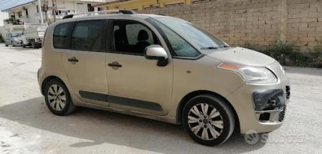 Ricambi Citroen Picasso 1.6 D del 2010 motore 9HX - Foto 3
