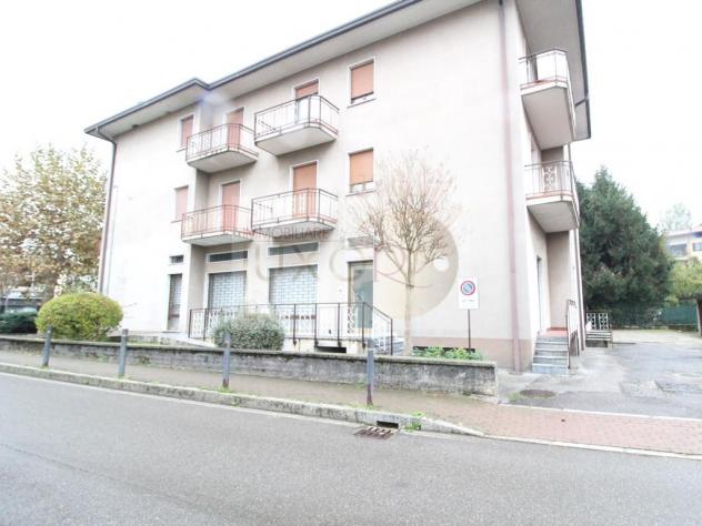 Negozio di 1 locale con servizi a Sirtori