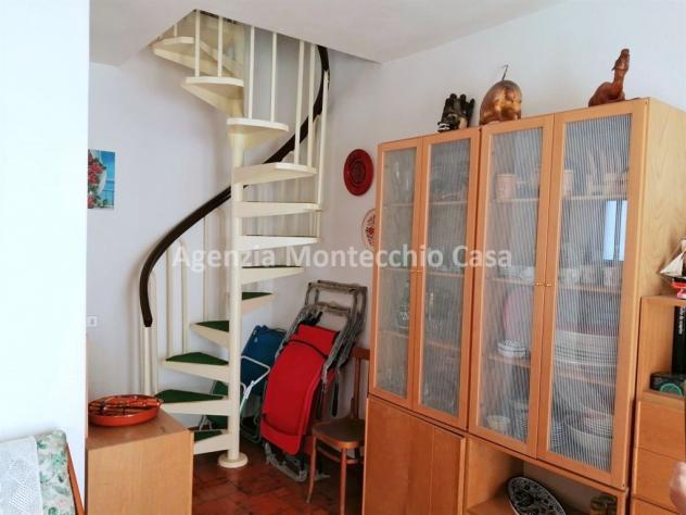 Appartamento su due livelli a pochi passi dal mare – Completamente arredato - Foto 6