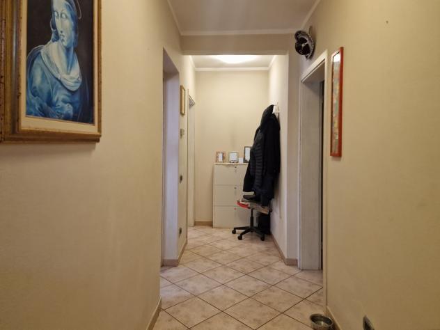 RONCHI, località Poveromo, porzione di bifamiliare in contesto residenziale tranquillo e vicino al mare. L'immobile si distingue per giardino su tre l - Foto 16