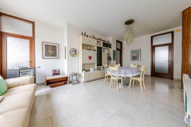 Milano ottimo appartamento via Niccolini numero due metri quadri 220 elegante condominio piano alto soggiorno terrazzo quattro camere tripli servizi d - Foto 3