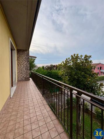 V005530 - AMPIO TRILOCALE CON TERRAZZO ANGOLARE E GARAGE - Foto 15