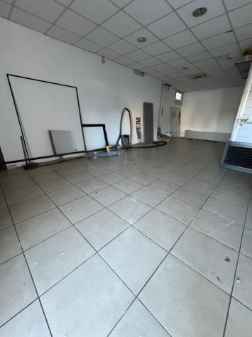 Locale commerciale in vendita – Ponte di Nona Vecchia