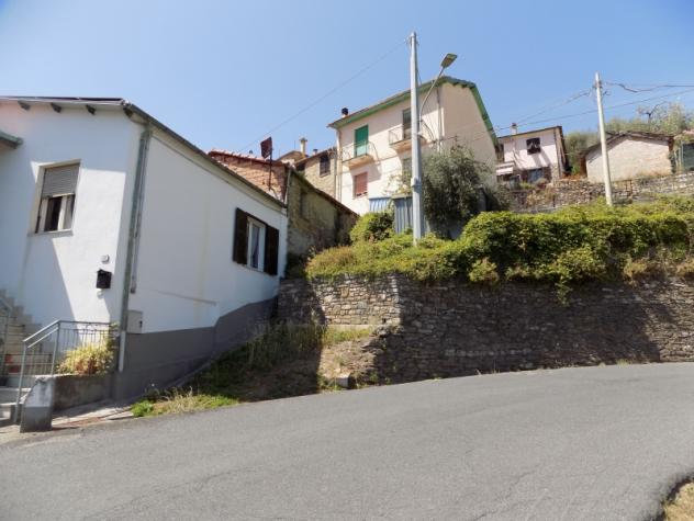 VENDESRI RUSTICO DA RISTRUTTURARE IN PAESE CON GIARDINO - Foto 5