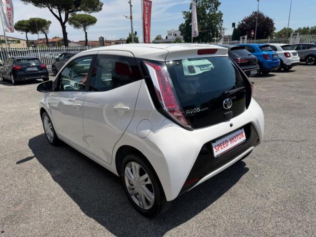 Toyota Aygo 1.0 70 CV x-play, RETRO, CERCHI IN LEGA - Foto 8