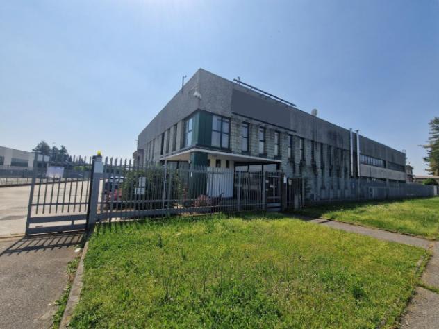 Immobile di 3000 m² con più di 5 locali in affitto a Parabiago