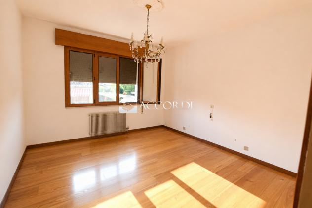 CASA INDIPENDENTE di 9 vani e di 209 mq (MONTEBELLUNA) rif. PE16 - Foto 15