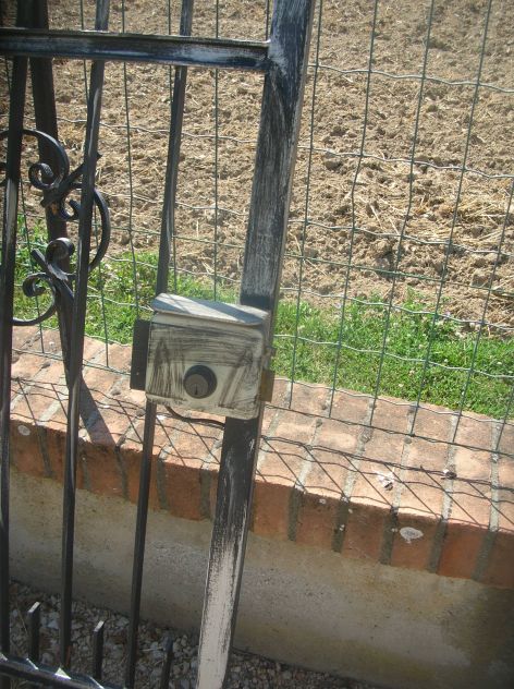 Cancello usato cm. 70 x alt. 150 cm. con cerniere e serratura elettrica - Foto 2