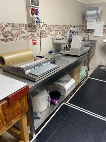 VENDESI O AFFITASI GESTIONE DI UNA BRACERIA/MACELLERIA A SAMMICHELE DI BARI - Foto 4