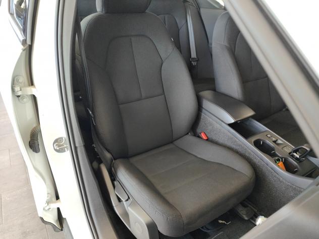 Volvo XC40 T2 Momentum Core Auto Fari LED Front&Lane Assist - Foto 5