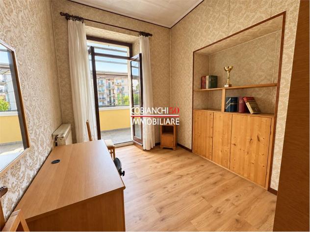 V000880 - QUADRILOCALE CON TERRAZZA VICINO AL CENTRO INTRA - Foto 9